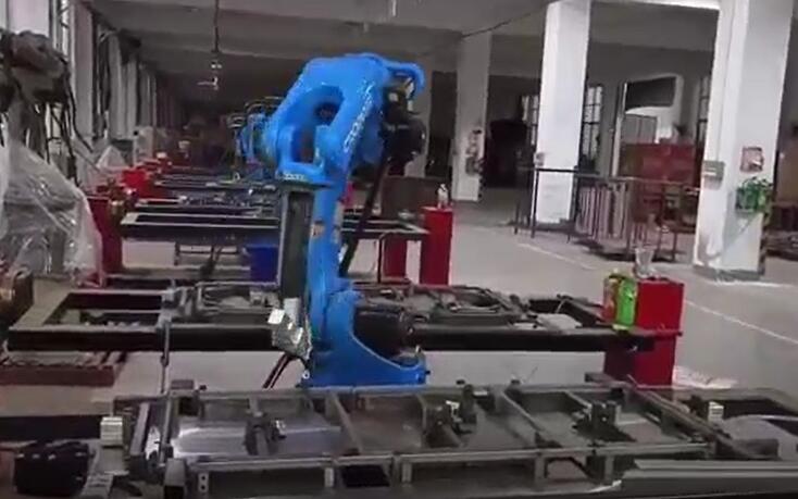 国产机器人卡诺普配激光焊接